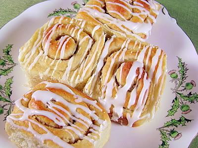 /><br/> <br/> There they were....those bananas on the counter with the REALLY dark peels that needed a new home-preferably not the trash. I've been making banana bread and muffins every time we had some of those over ripe bananas and sticking the finished products in the freezer. I wanted a little something different this time. Since moving my cookbooks into the living room bookcase, I've been looking through a lot of the ones I had packed away and finding some really GREAT recipes.</span></span></div> <div><span><br/> <span style=